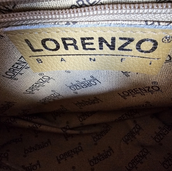 LORENZO BANFI beautiful hobo bag in a soft leather cream color with studs. New. - Picture 6 of 7